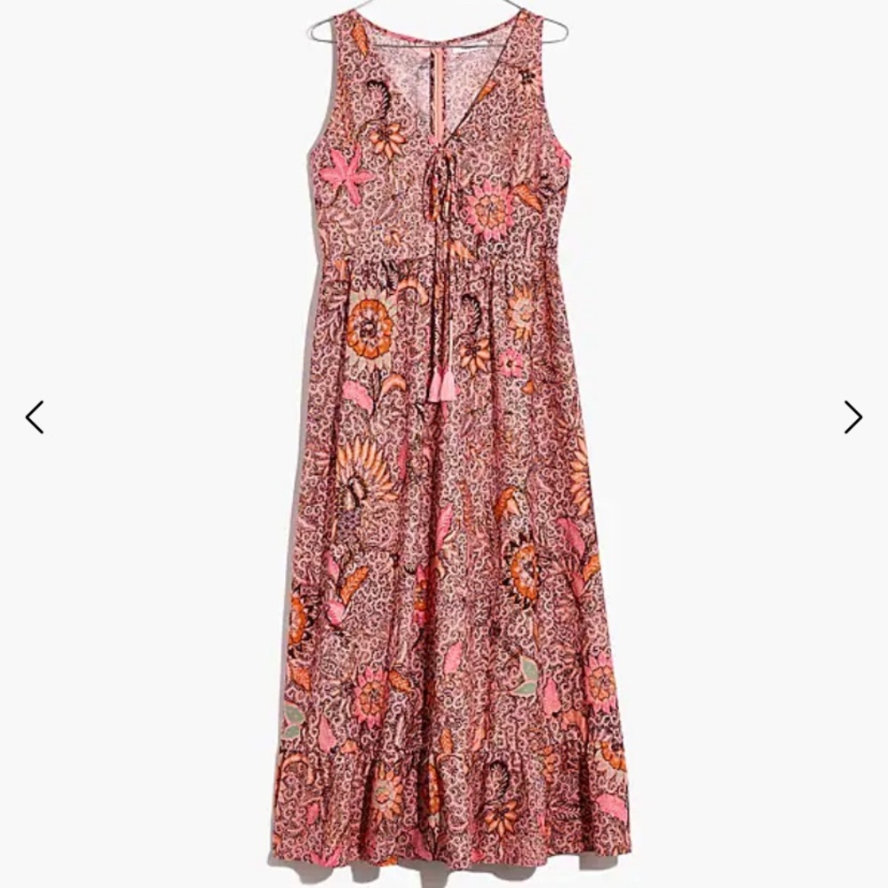 New Madewell Lace-Up Ruffle-Hem Midi Dress in Bali
Blooms Size 4